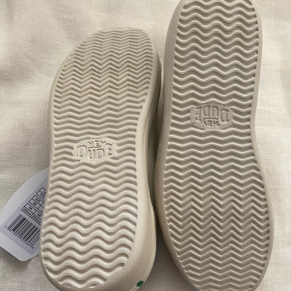 HEY DUDE Youth Sneakers Size YT4 Cody Y Canvas NEW IN BOX (Cream color) - Picture 6 of 14